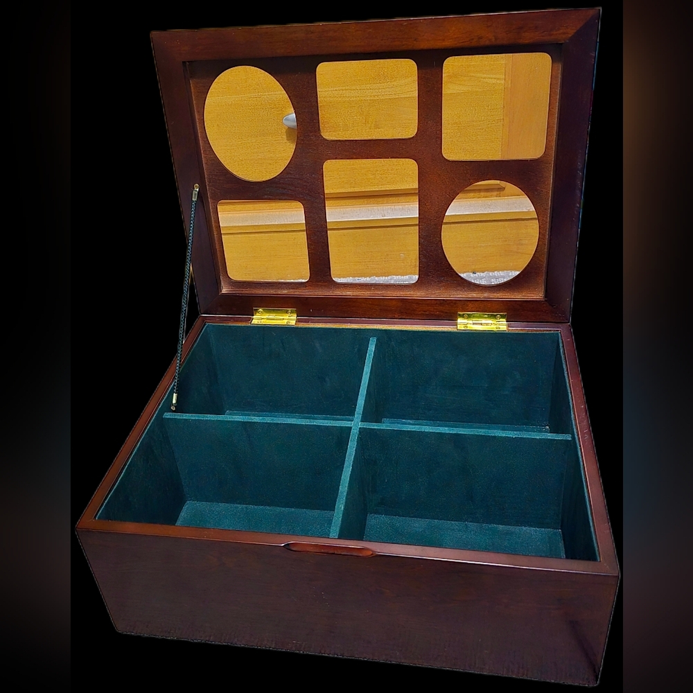 1996 Bombay Company wooden jewelry/keepsake box with a glass photo-frame lid